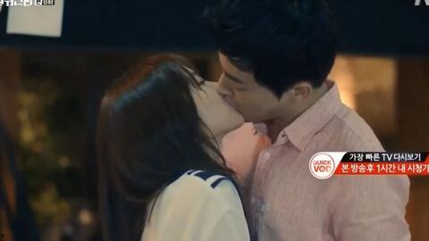 国产动漫女孩吻戏视频,甜蜜吻戏瞬间引爆心动指数