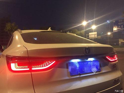 国产轿跑原地掉头视频,惊艳展示操控魅力